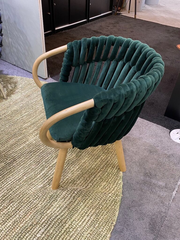 Cobanpue velvet chair 768x1024