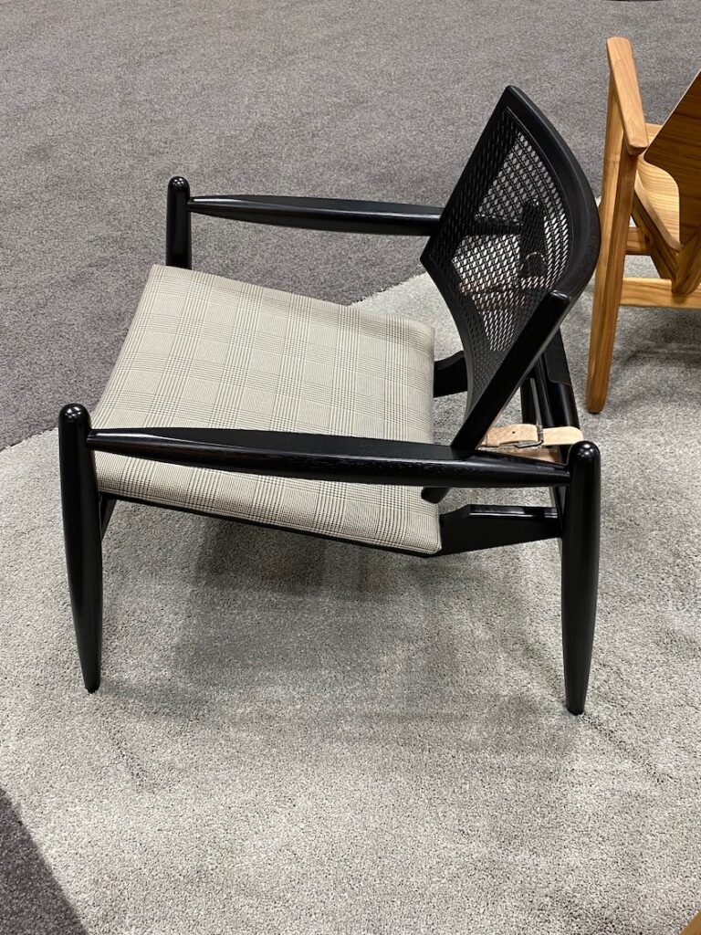 Utilis houndstooth chair 768x1024