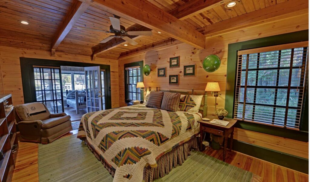 Green and brown lodge bedroom 1024x603