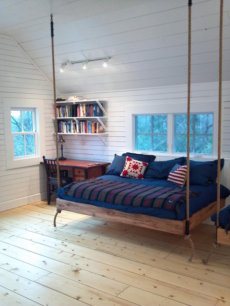 Teen room with hanging bed