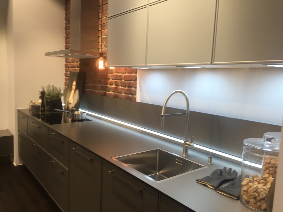 Stainless steel kitchen sink