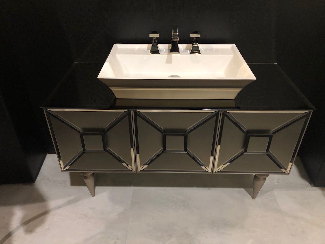 Armadi rectangular vessel