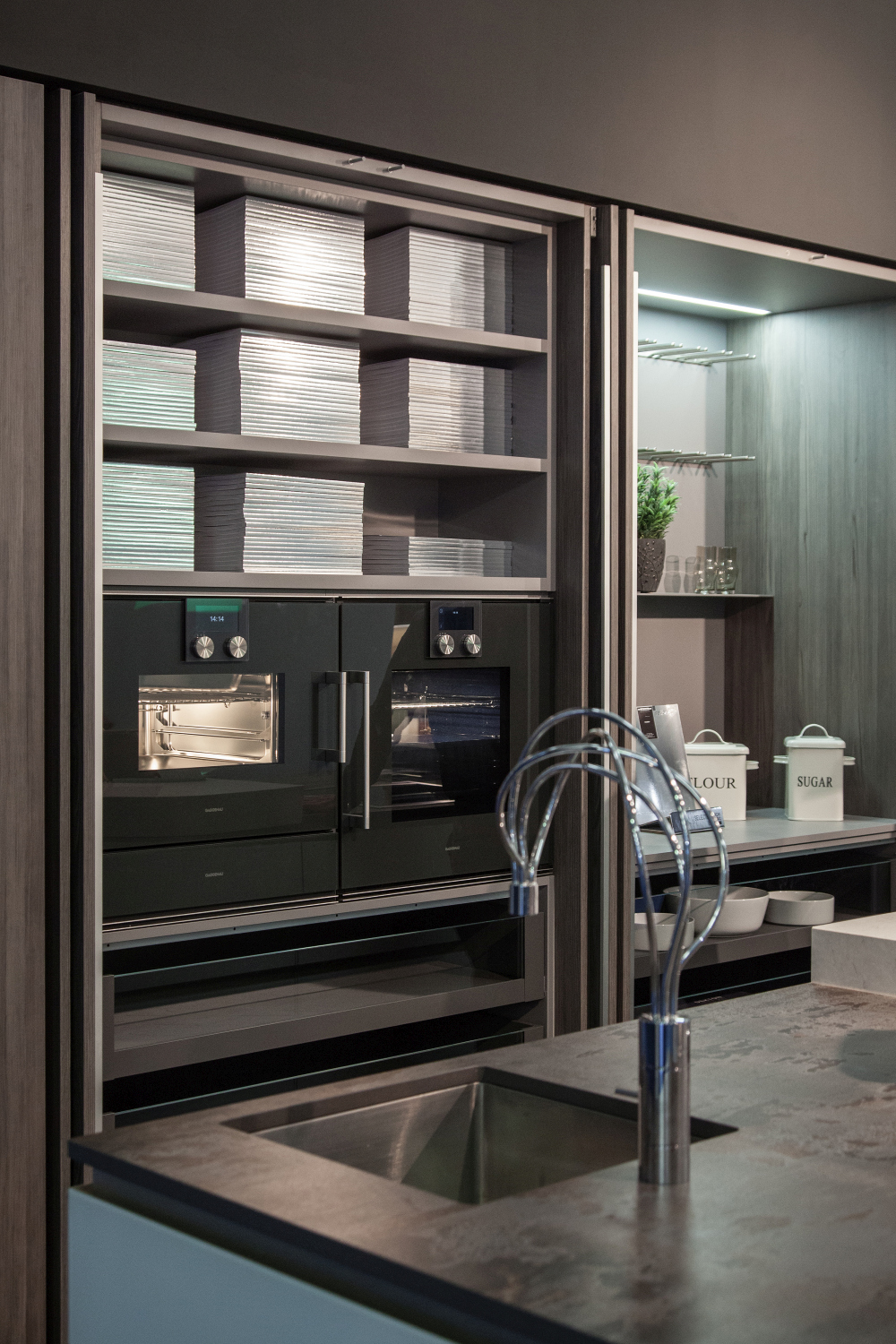 Dark Hidden Function Seamless Form Kitchen Design