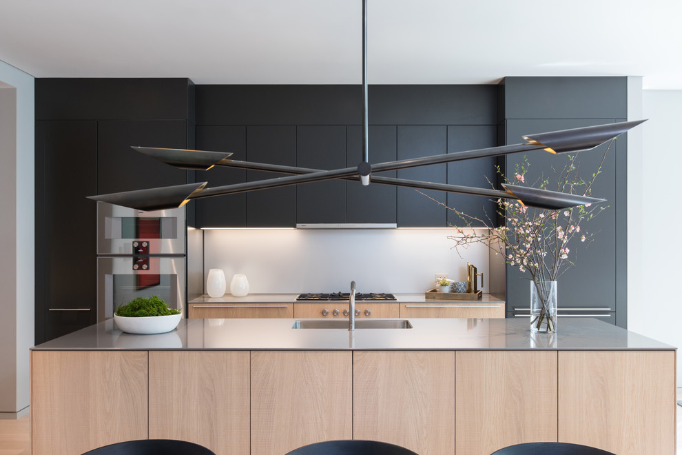 Handle-Free Doors and Cabinets