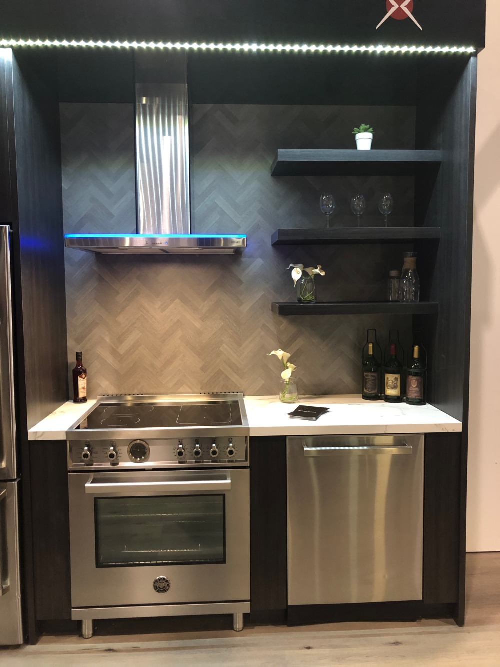 Textured Minimalism in Grey Tones