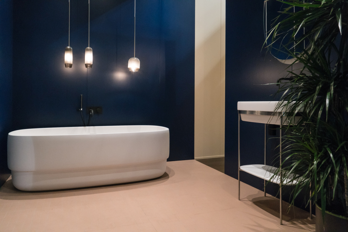 Bathtub bathroom and bold colors