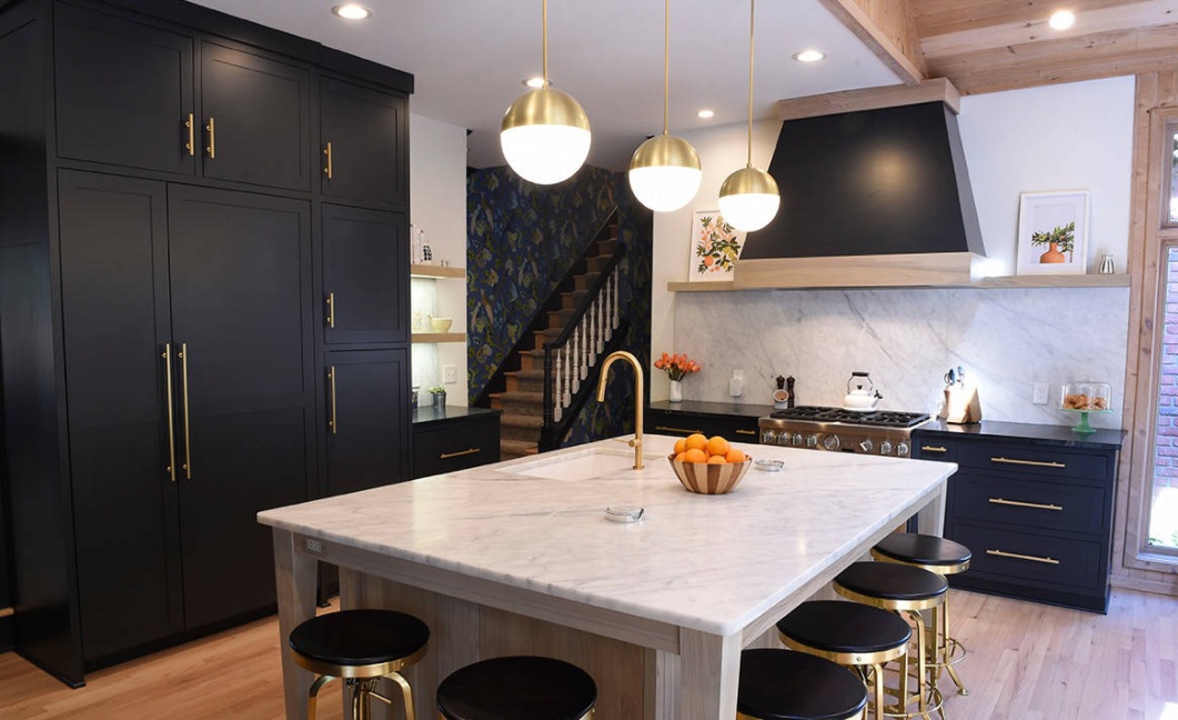 Black kitchen with brass hardware accents