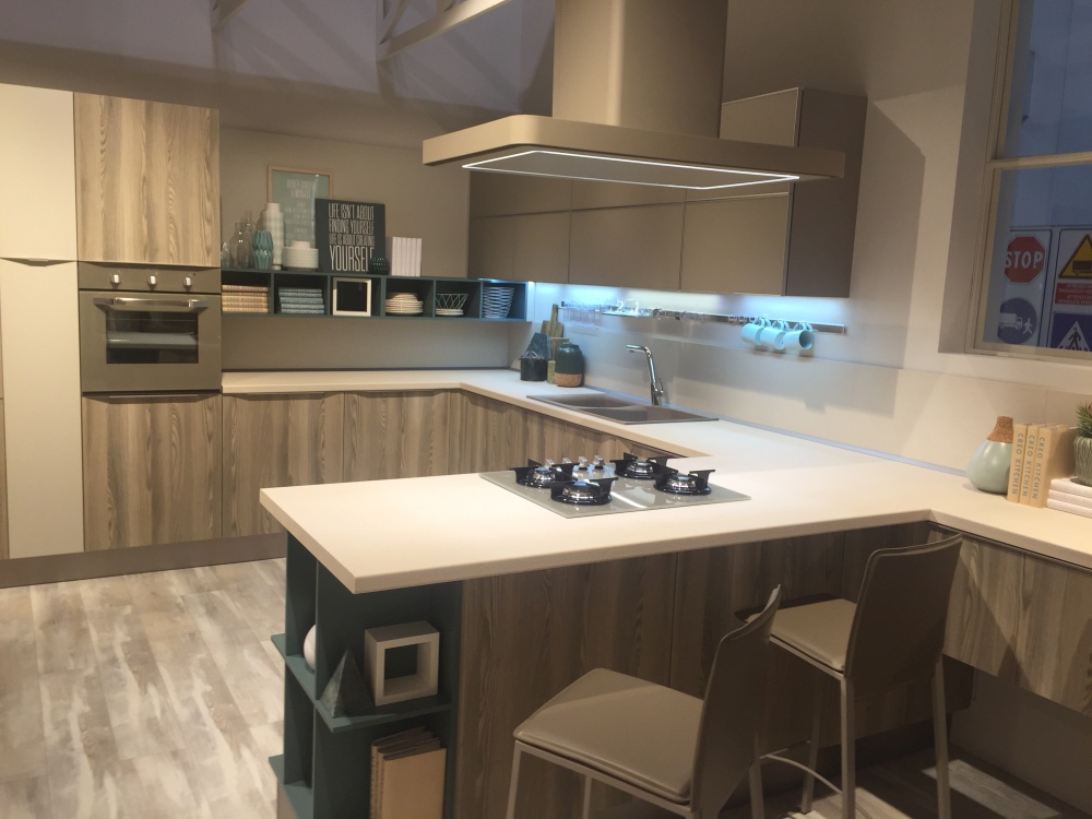 Bright Wood Beige Kitchen with Island Seating