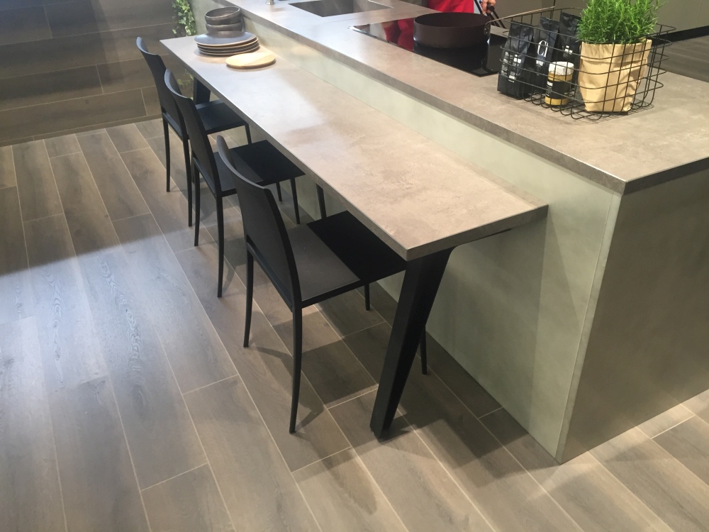 Compact Modern Breakfast Bar