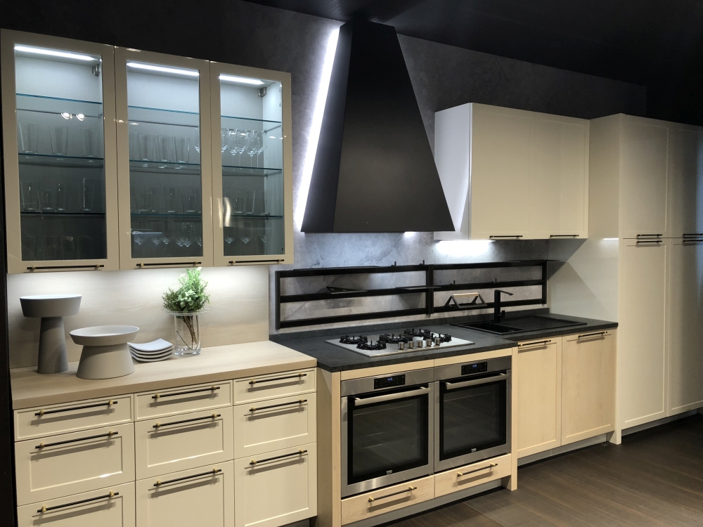 Glass Contrast Kitchen