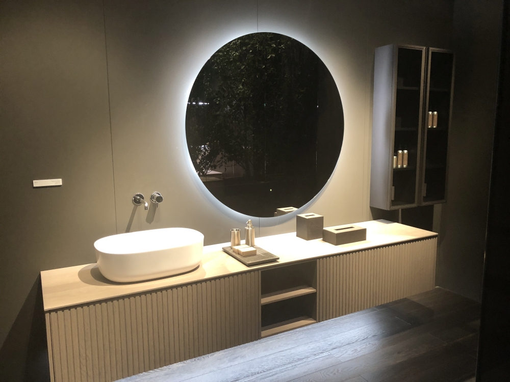 Round Mirror with Fluted Vanity