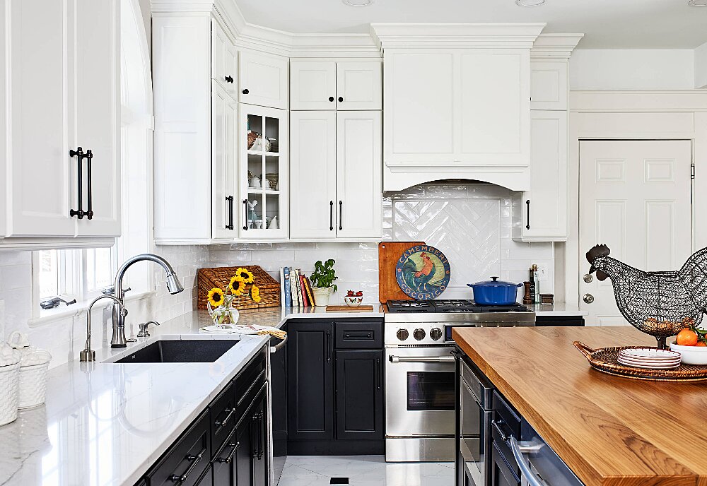 Black and White Kitchen Cabinets