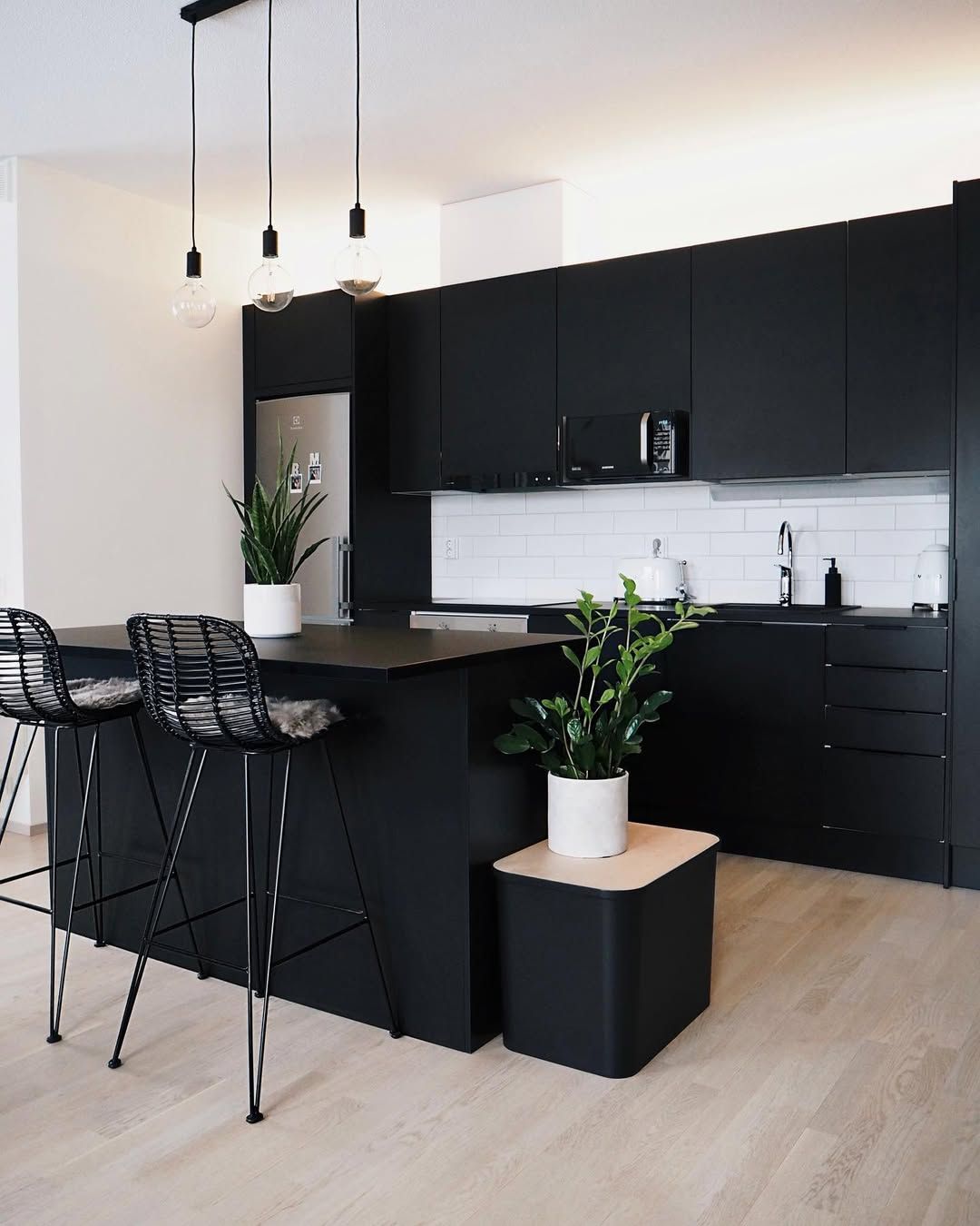 Black Compact Layout