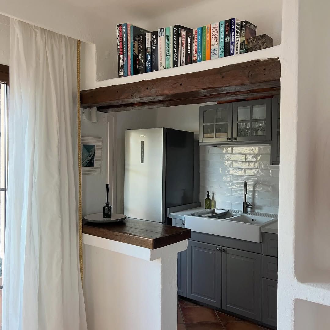 Cozy Mediterranean Kitchen Nook