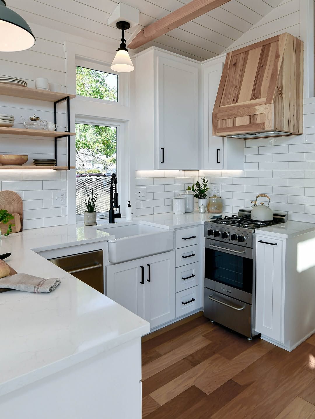 U Shaped Kitchen With Integrated Hood Feature